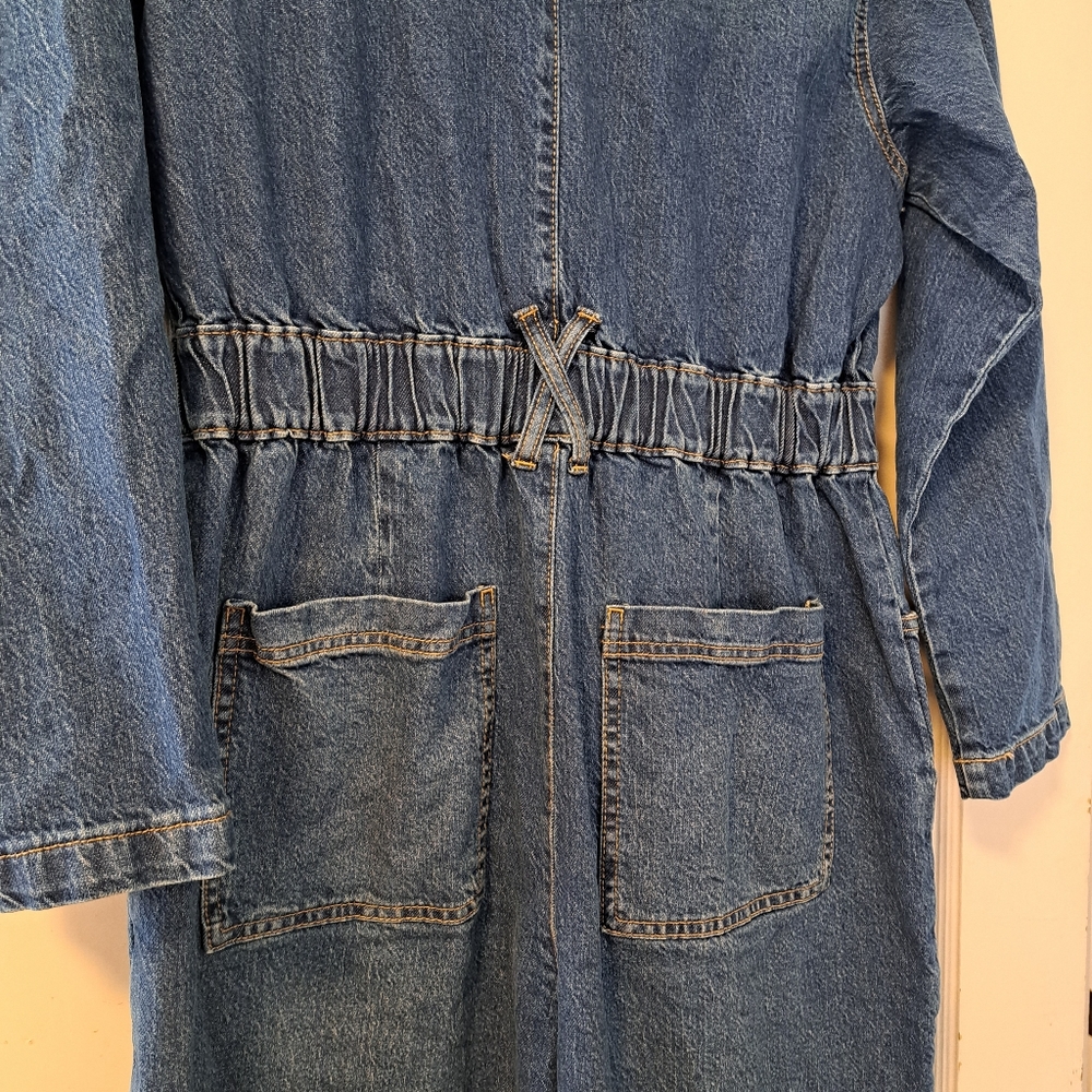 Women's Denim Jumpsuit with cinched waist. NWT. Size 10. Brand Universal Thread.